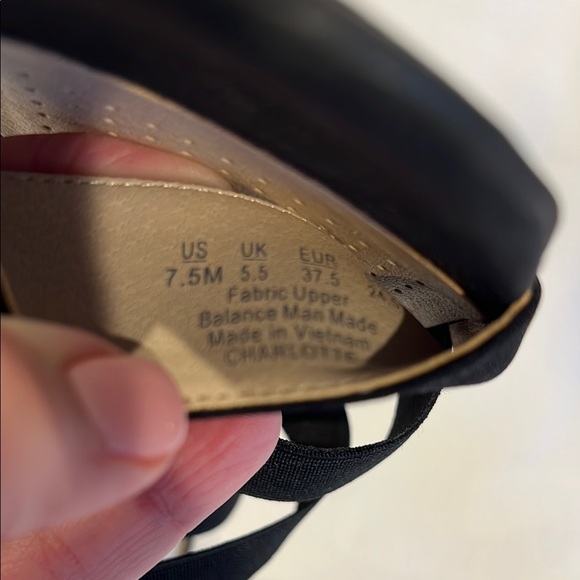 Life Stride Charlotte Black‎ Strappy 3" Bloack Heel Sandals Open Toe Size 7.5 - Picture 6 of 7